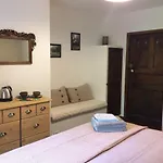 Le Val D'ailleurs Bed & Breakfast
