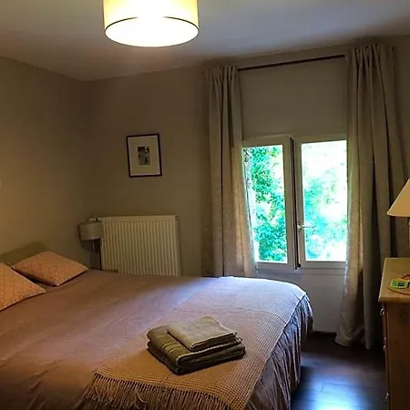 Le Val D'ailleurs Bed & Breakfast 3*