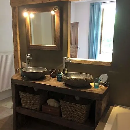Le Val D'ailleurs Bed & Breakfast