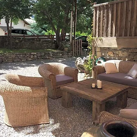 Le Val D'ailleurs Bed & Breakfast 3*