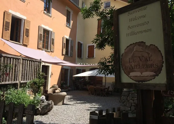 Le Val D'ailleurs Bed and Breakfast 3*