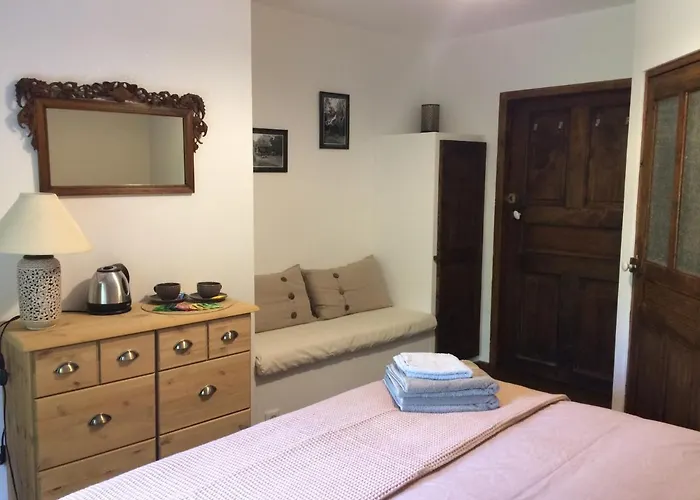 Le Val D'ailleurs Bed and Breakfast